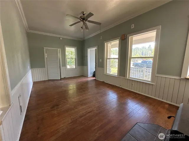 $2,350 | 827 West Cota Street, Shelton, WA 98584