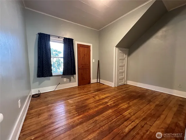 $2,350 | 827 West Cota Street, Shelton, WA 98584