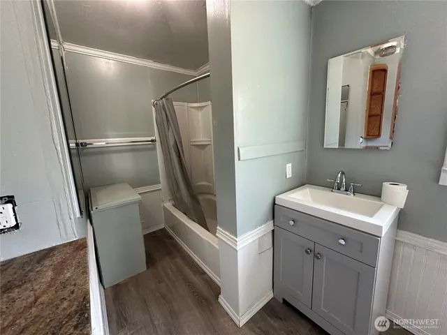 $2,350 | 827 West Cota Street, Shelton, WA 98584