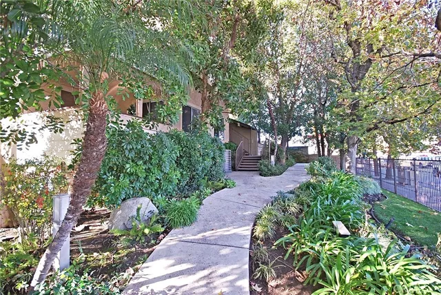 $1,800 | 10229 De Soto Avenue, Chatsworth, CA 91311