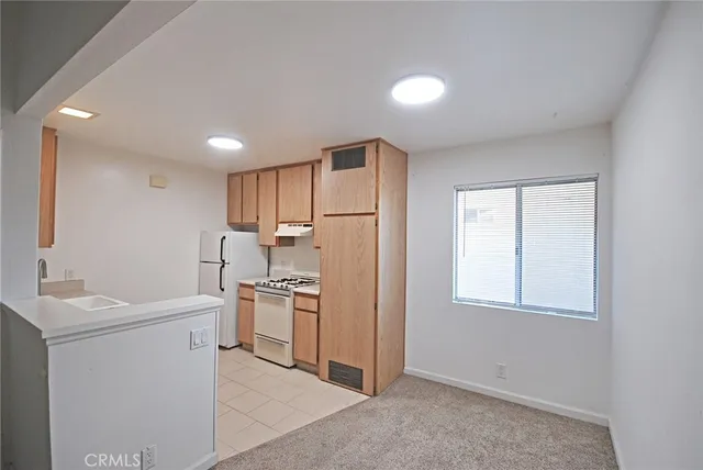 $1,800 | 10229 De Soto Avenue, Chatsworth, CA 91311