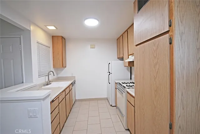 $1,800 | 10229 De Soto Avenue, Chatsworth, CA 91311