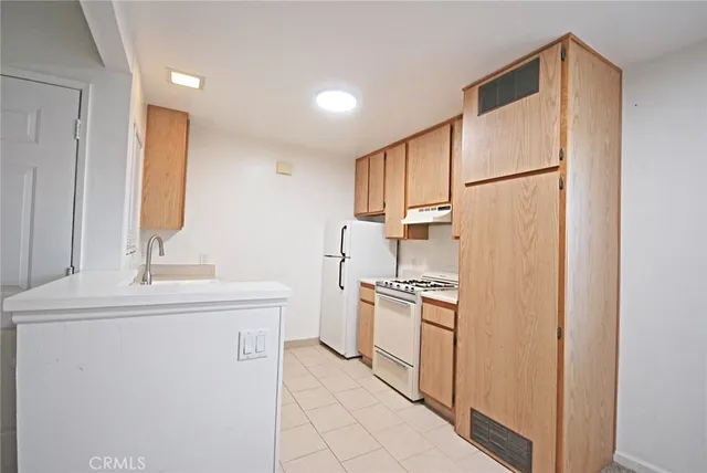 $1,800 | 10229 De Soto Avenue, Chatsworth, CA 91311