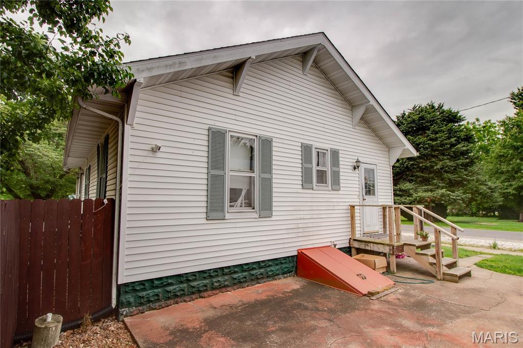 701 East Chestnut Street Gillespie, IL 62033 - Photo 25 of 41