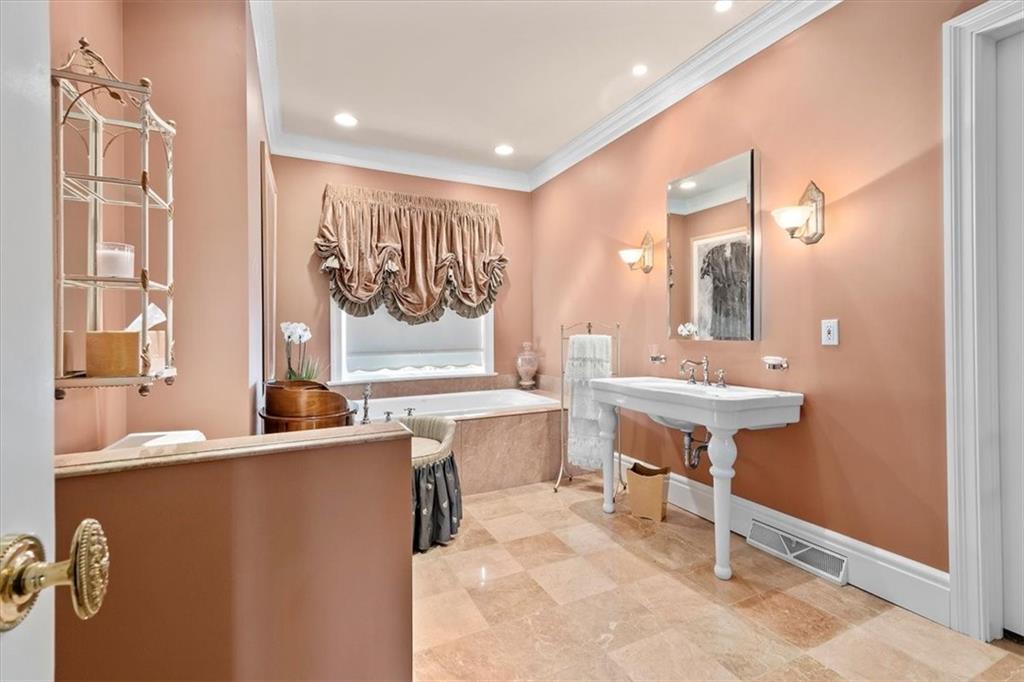 9 Meadowood Drive Fox Chapel, PA 15215 - Photo 15 of 25