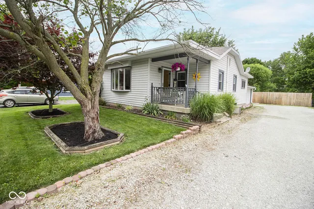 $1,800 | 113 East Indiana Avenue, Pendleton, IN 46064