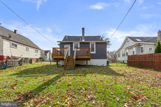 a house view with a backyard space