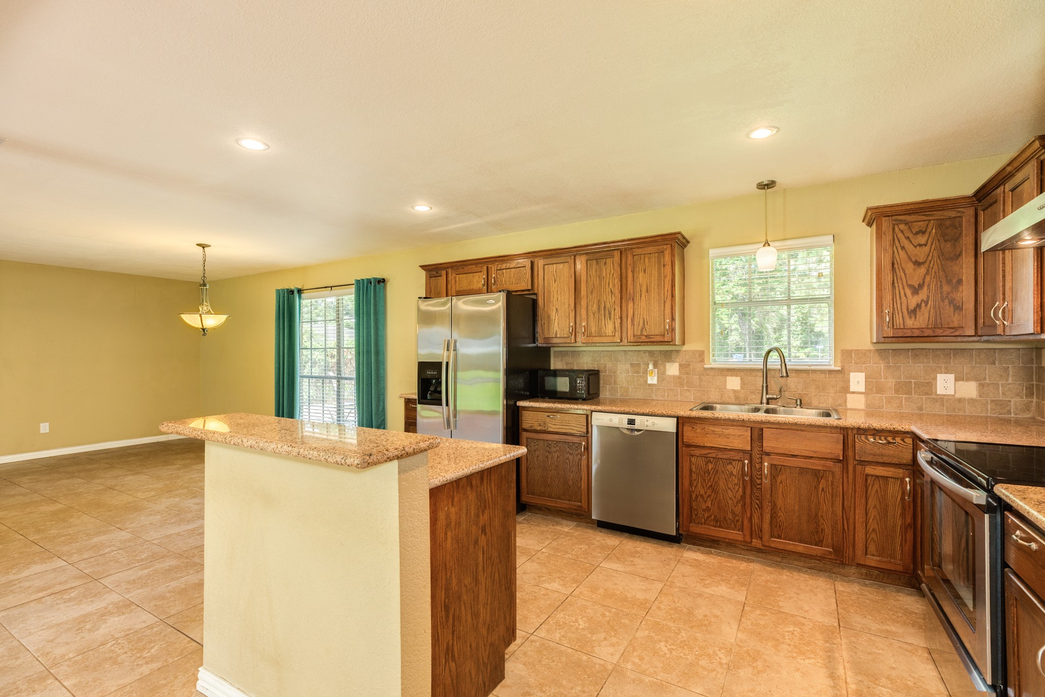 101 Irwin Road West Columbia, TX 77486 - Photo 19 of 26 From kitchen to dining area