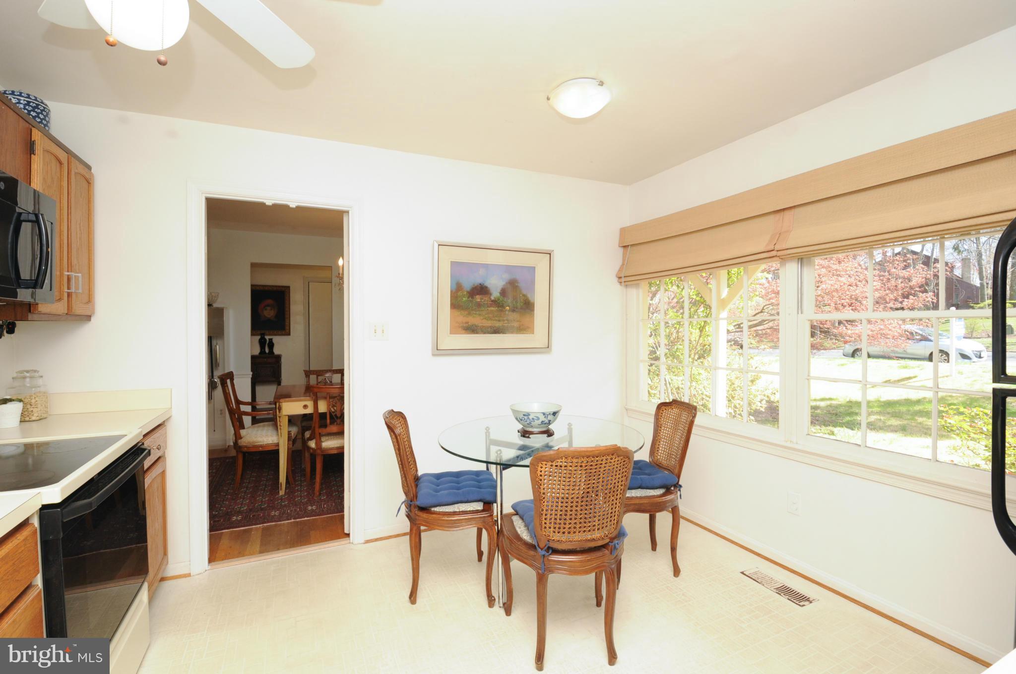 10814 Hunt Club Road Reston, VA 20190 - Photo 4 of 30 Kitchen