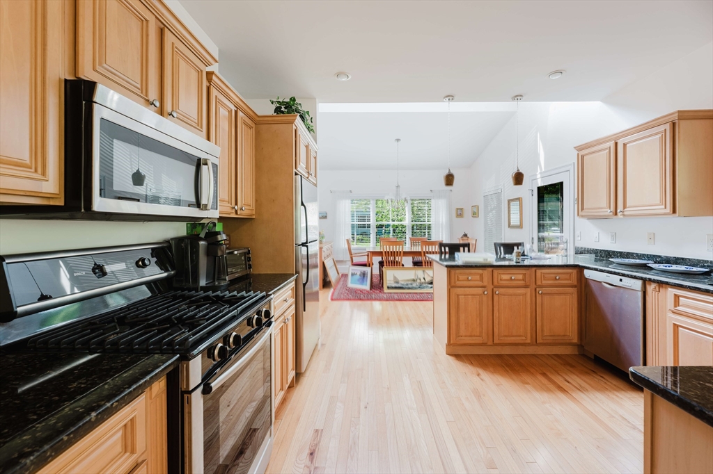 14 Hathaway Pond Circle, Unit 14 Rochester, MA 02770 - Photo 5 of 41