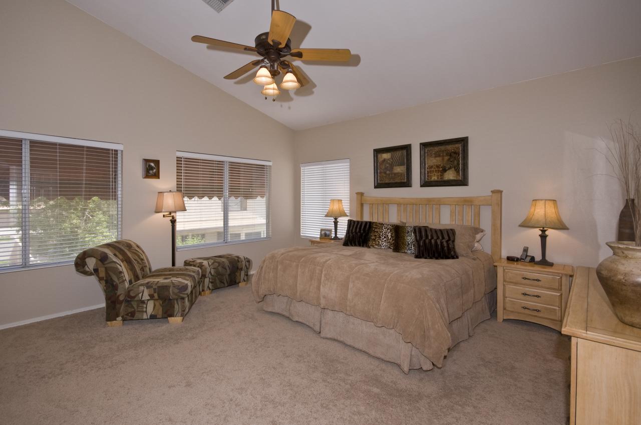 146 West El Freda Road Tempe, AZ 85284 - Photo 11 of 19 Master suite