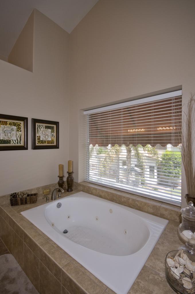 146 West El Freda Road Tempe, AZ 85284 - Photo 12 of 19 Master bathroom