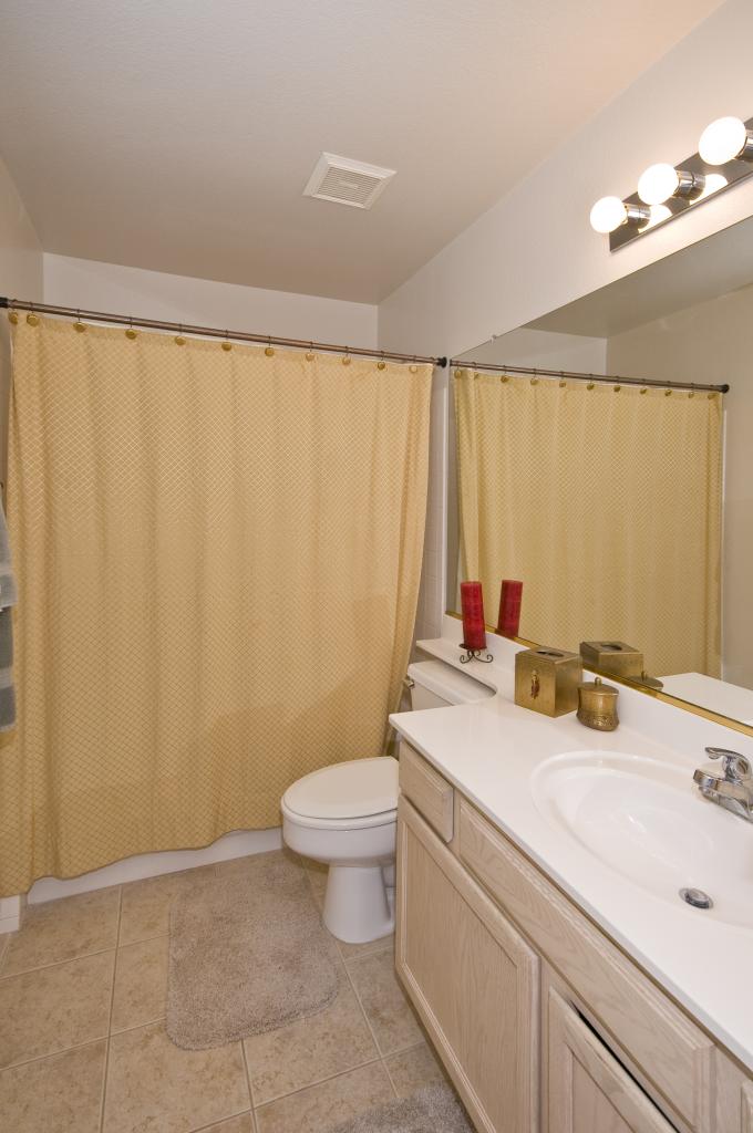 146 West El Freda Road Tempe, AZ 85284 - Photo 15 of 19 Bathroom