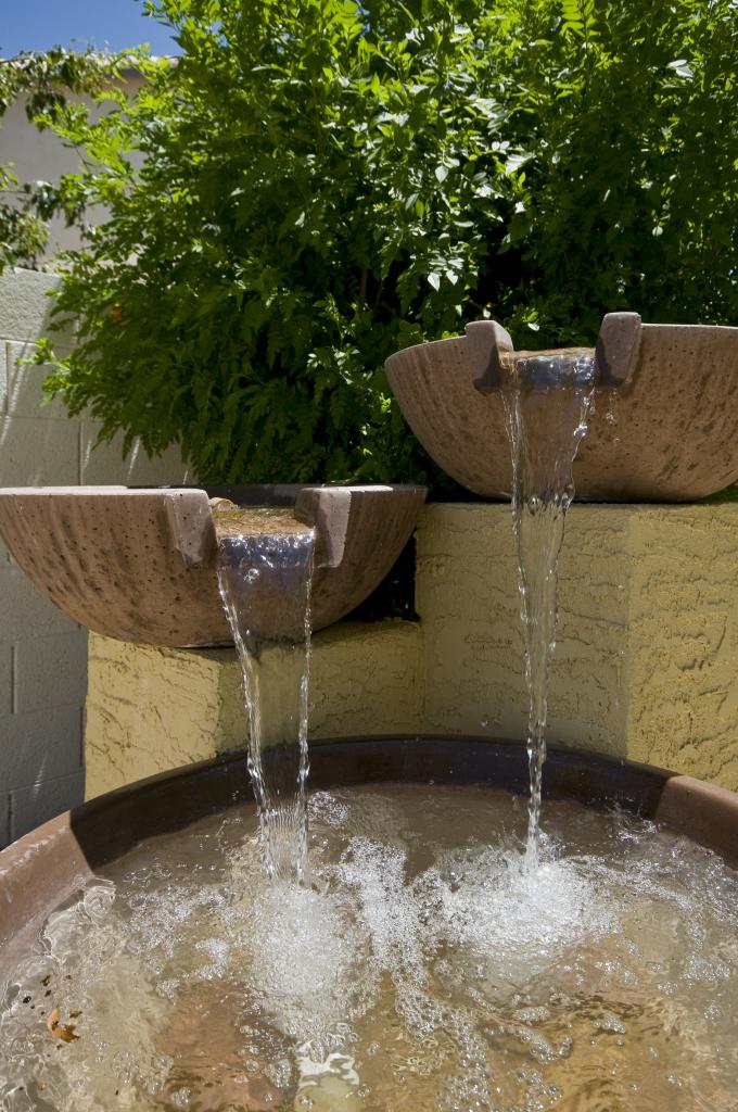 146 West El Freda Road Tempe, AZ 85284 - Photo 17 of 19 Backyard water feature