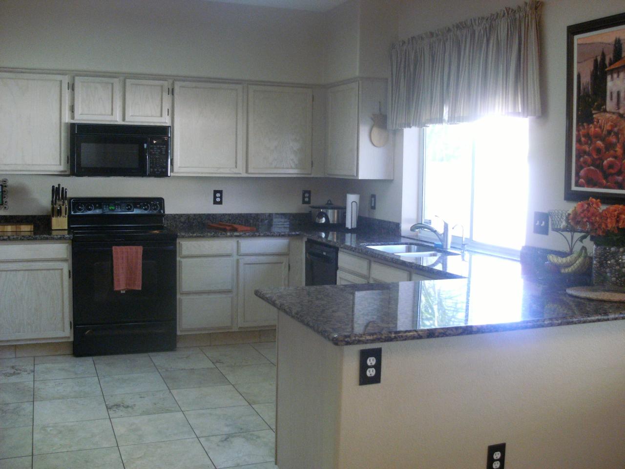 146 West El Freda Road Tempe, AZ 85284 - Photo 5 of 19 Kitchen