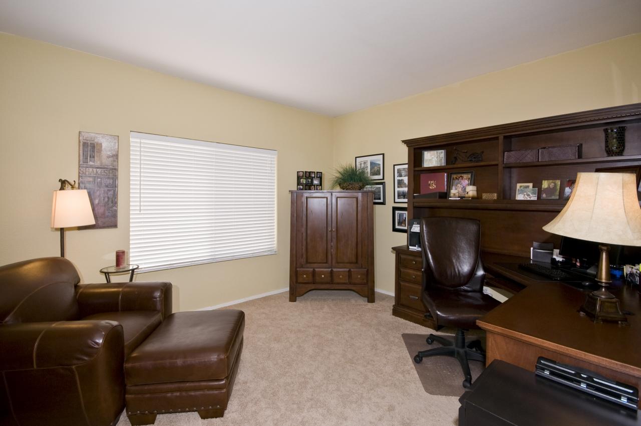 146 West El Freda Road Tempe, AZ 85284 - Photo 9 of 19 Downstairs den