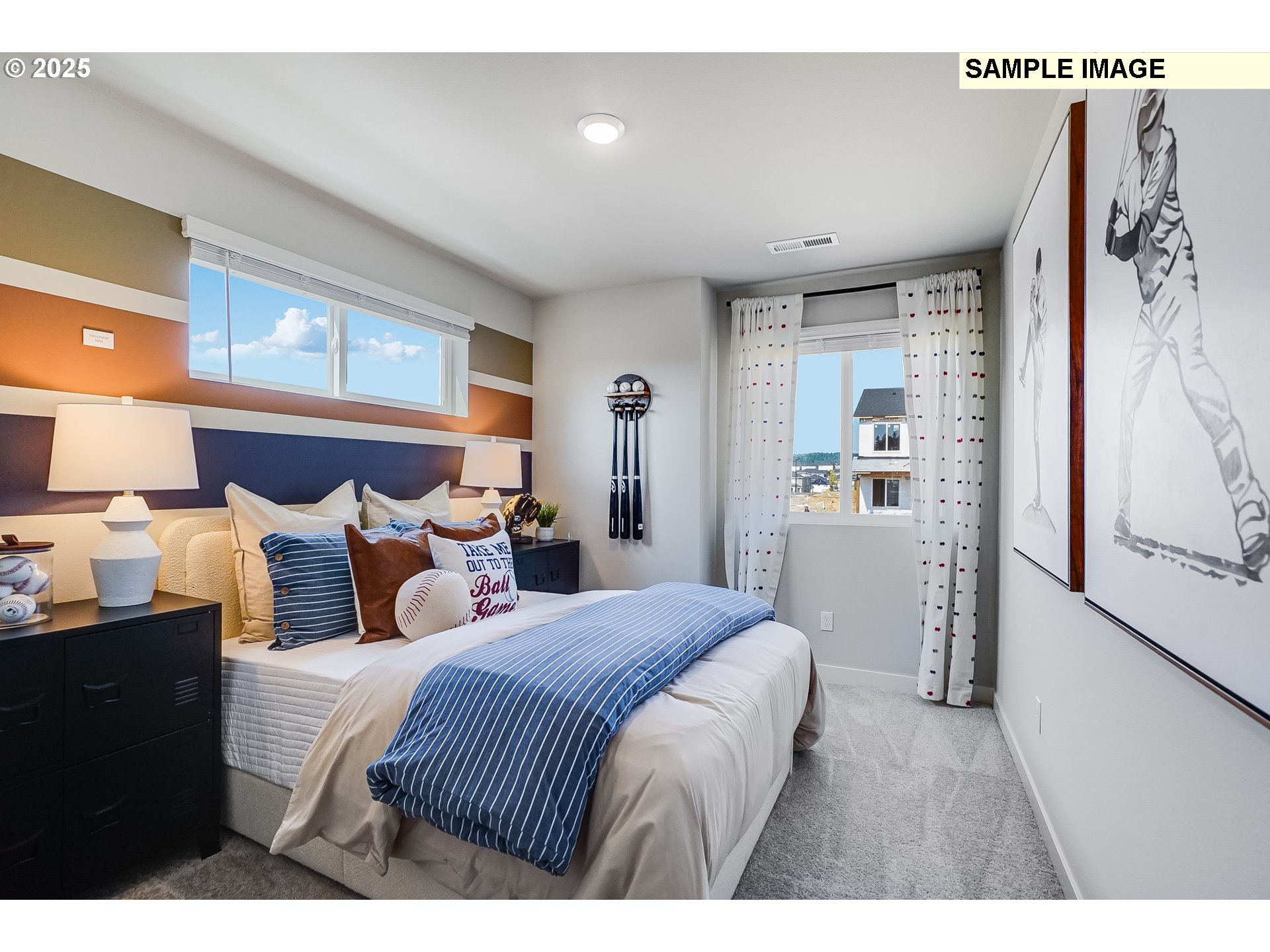 16656 Southwest Darling Lane, Unit HS21 Tigard, OR 97224 - Photo 16 of 31 a bedroom with double bed and a window