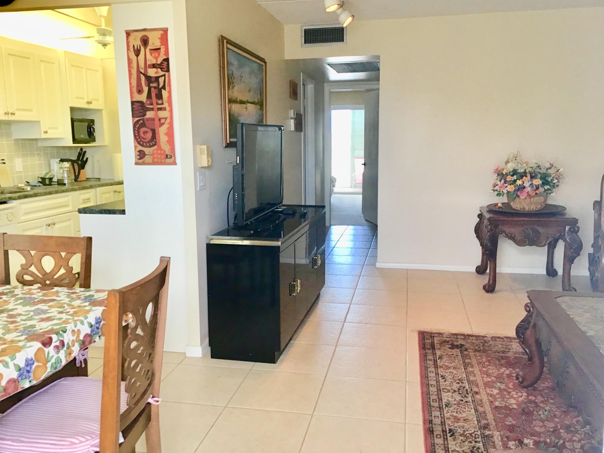 4004 Exeter Boca Raton, FL 33434 - Photo 3 of 30 40E73C26-18A5-4B80-8FF8-9D5FC419812B (1)