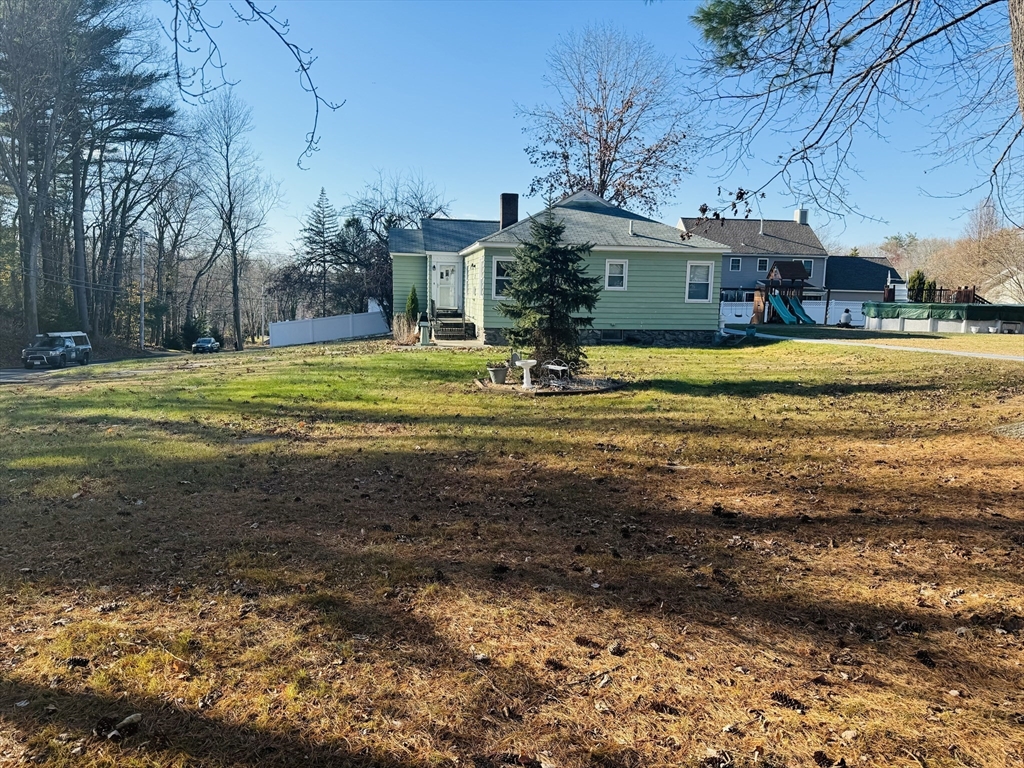 31 Bolton Road Clinton, MA 01510 - Photo 4 of 40
