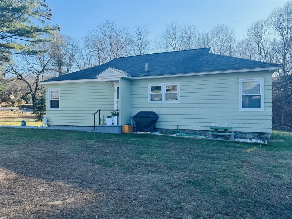 31 Bolton Road Clinton, MA 01510 - Photo 5 of 40