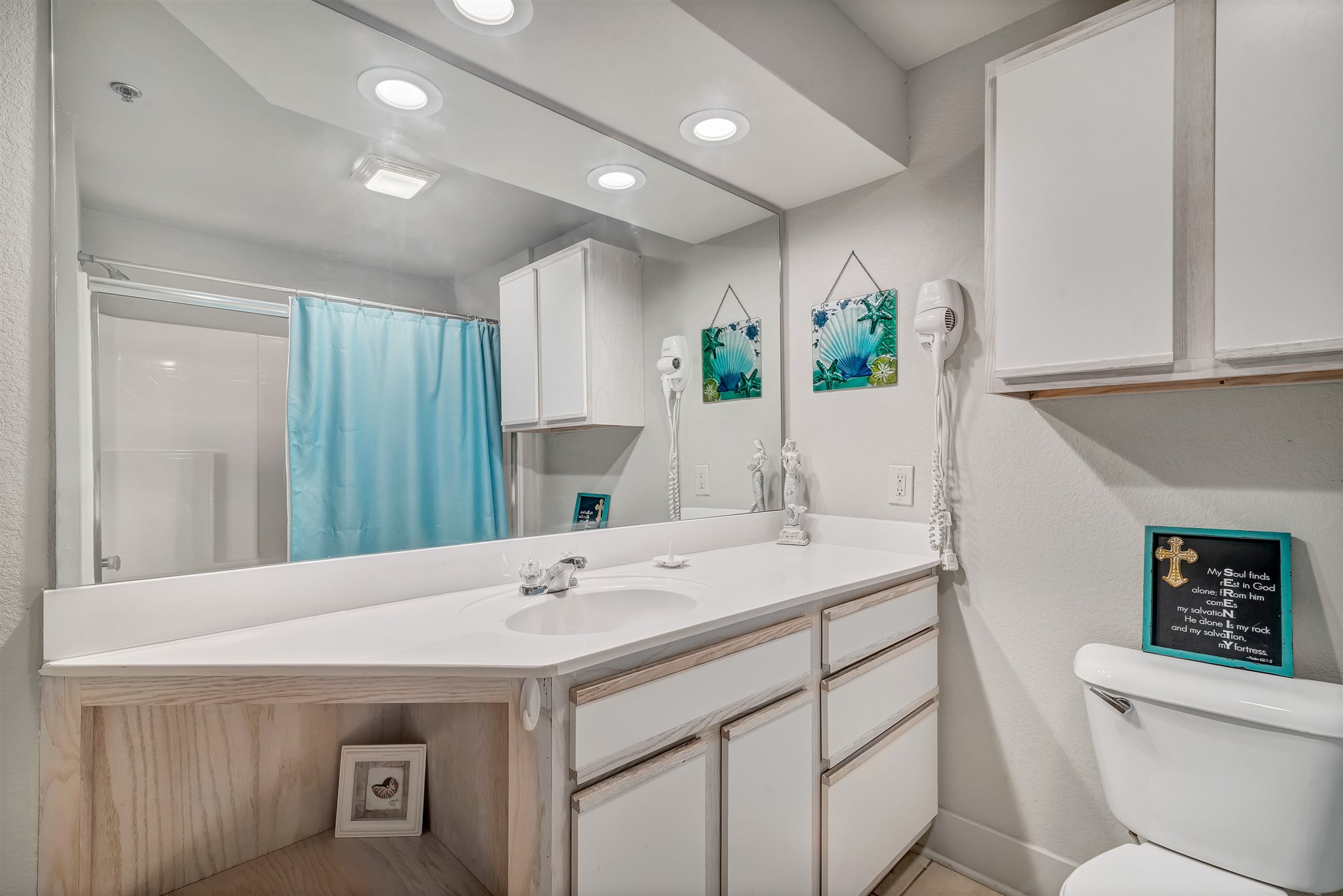 20050 Oak Road East, Unit 1108 Gulf Shores, AL 36542 - Photo 13 of 28 bathroom