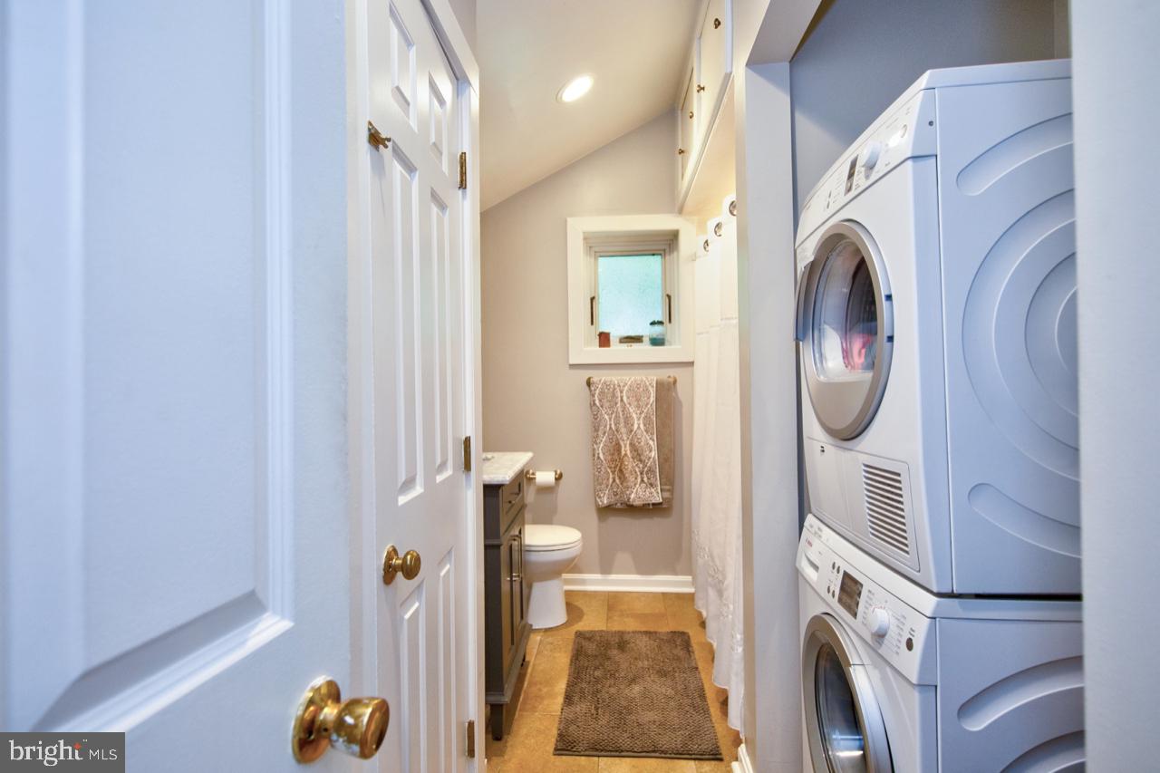 268 Hilltop Road Delta, PA 17314 - Photo 12 of 20 Full bathroom and laundry room