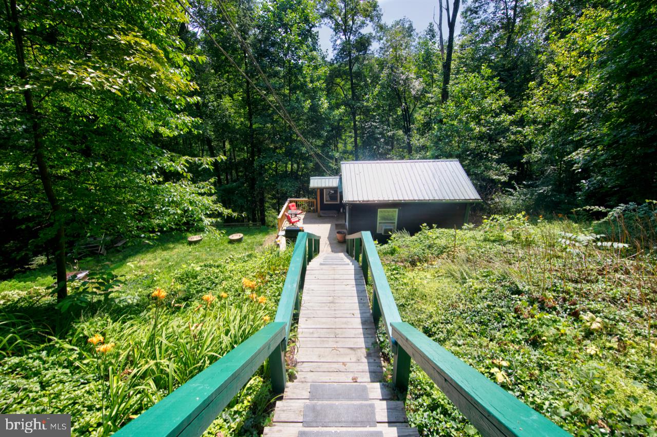 268 Hilltop Road Delta, PA 17314 - Photo 20 of 20 Stairs leading to house from parking area