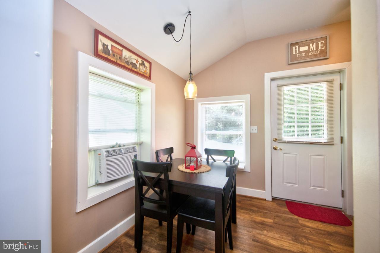 268 Hilltop Road Delta, PA 17314 - Photo 3 of 20 Dining room