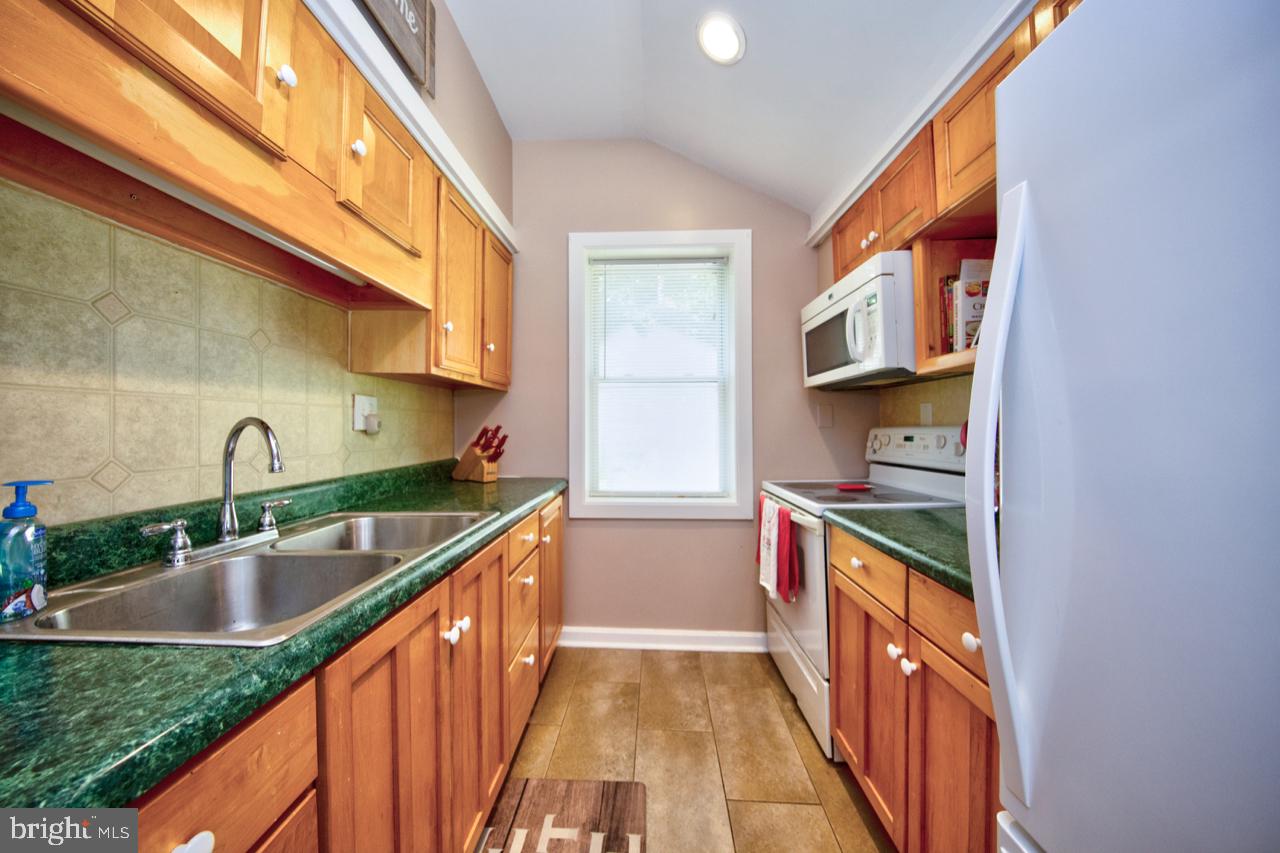 268 Hilltop Road Delta, PA 17314 - Photo 5 of 20 Kitchen