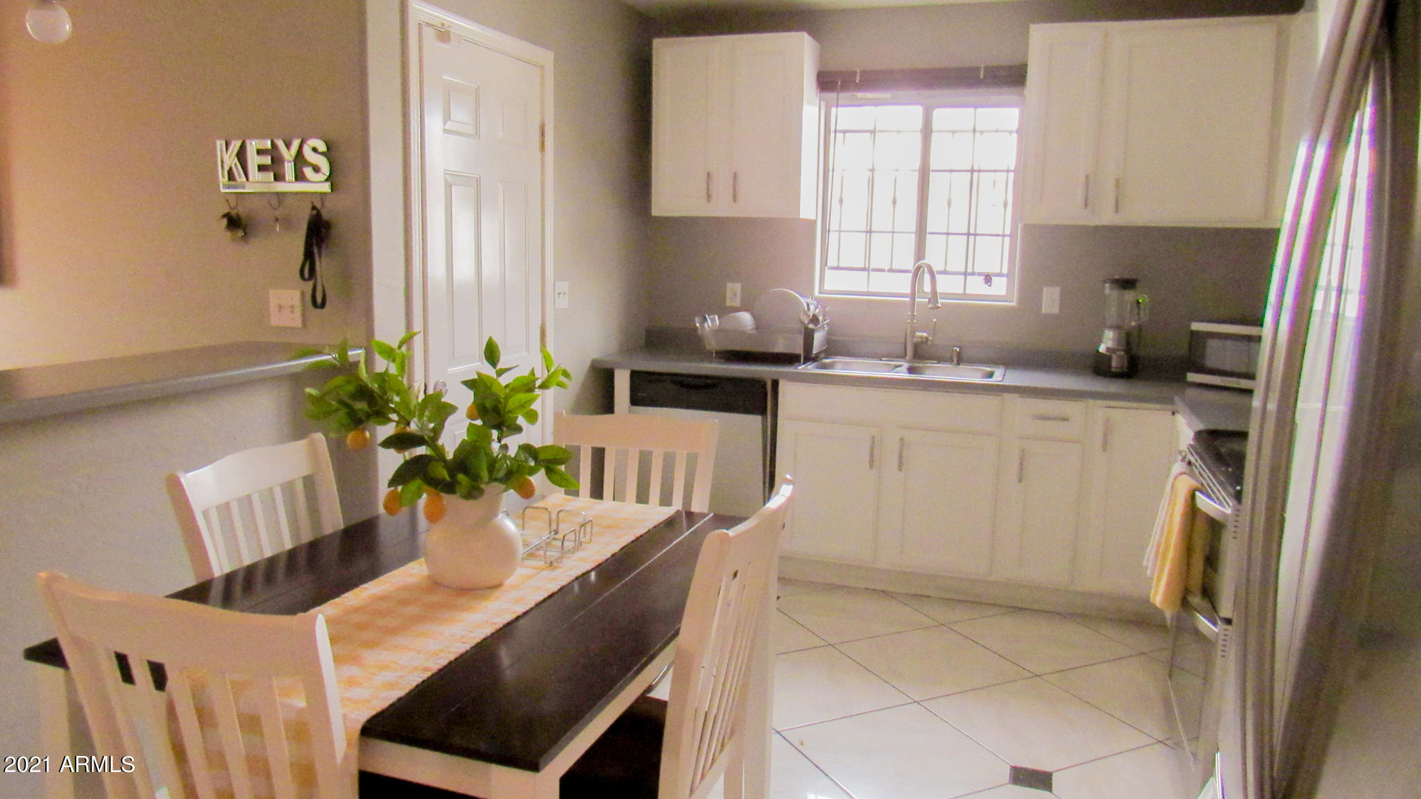 2448 East Roeser Road Phoenix, AZ 85040 - Photo 4 of 14 kitchen2