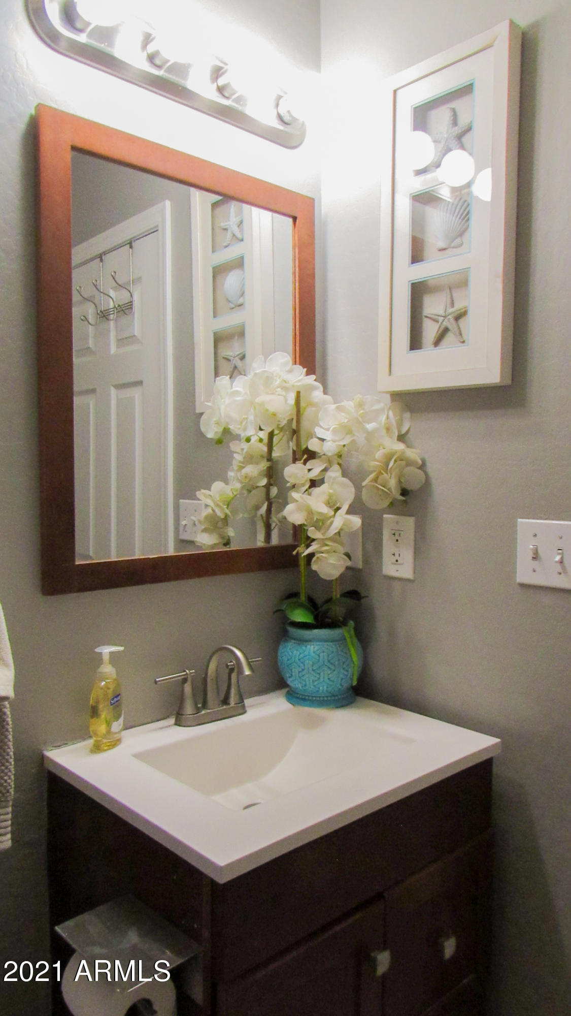 2448 East Roeser Road Phoenix, AZ 85040 - Photo 6 of 14 bathroom