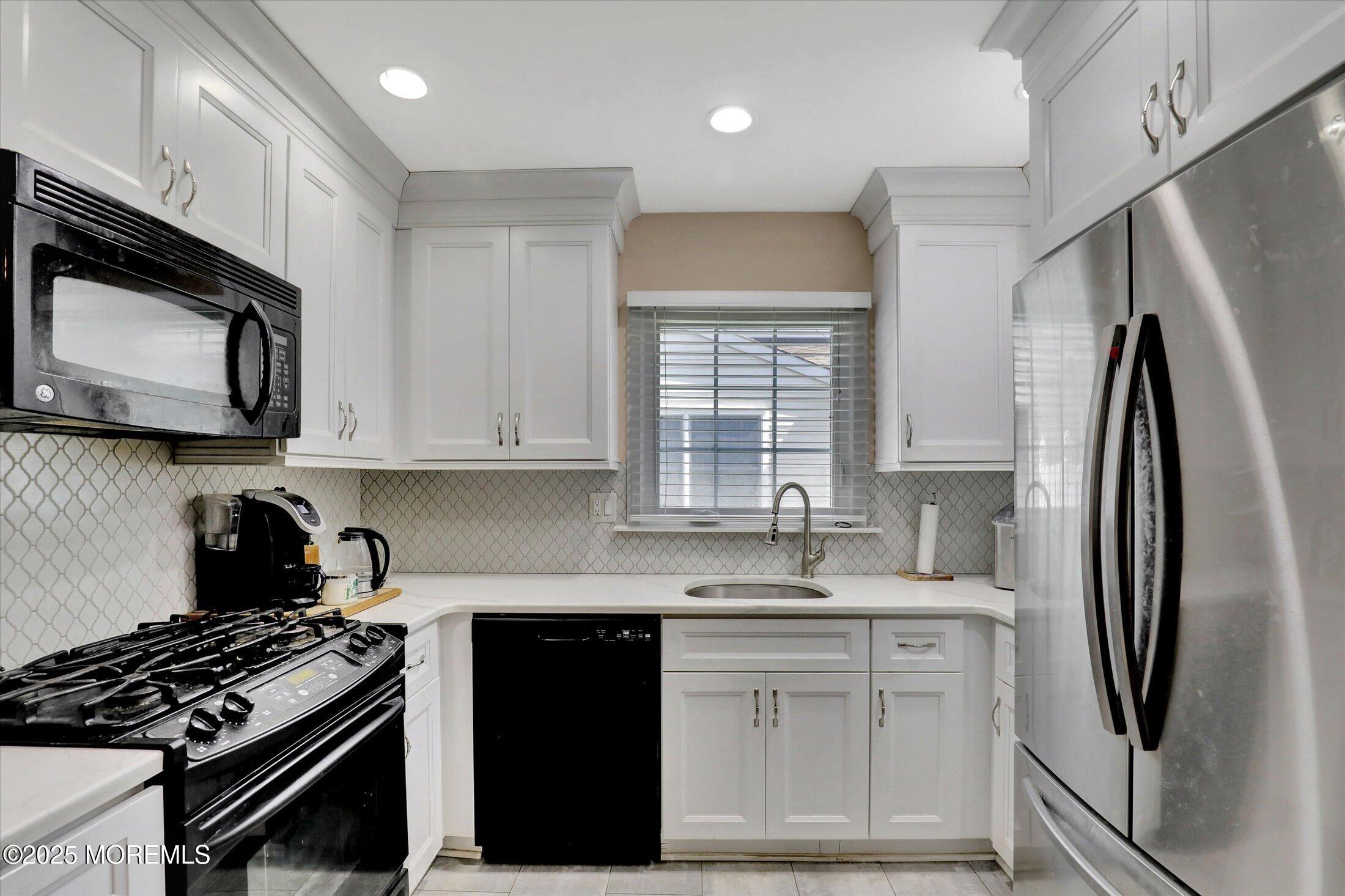 36 Long Road Freehold, NJ 07728 - Photo 6 of 27 09-Kitchen
