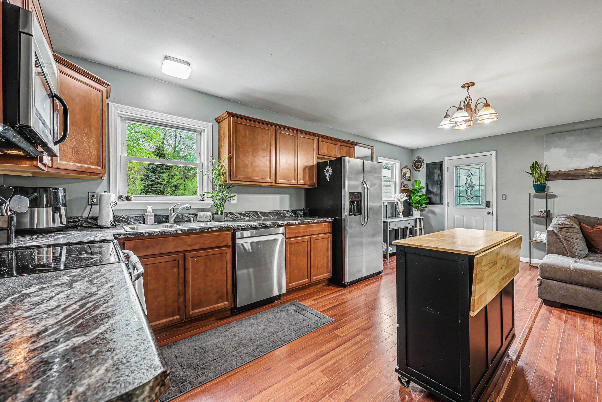 10085 Plank Road Maybee, MI 48159 - Photo 13 of 29 013_file_8624