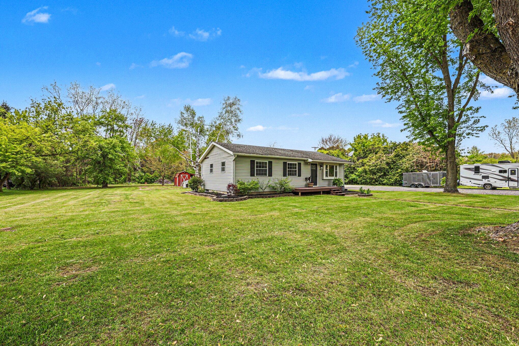 10085 Plank Road Maybee, MI 48159 - Photo 3 of 29 003_file_9554