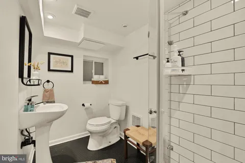 $865,000 | 618 Farragut Street Northwest, Washington, DC 20011