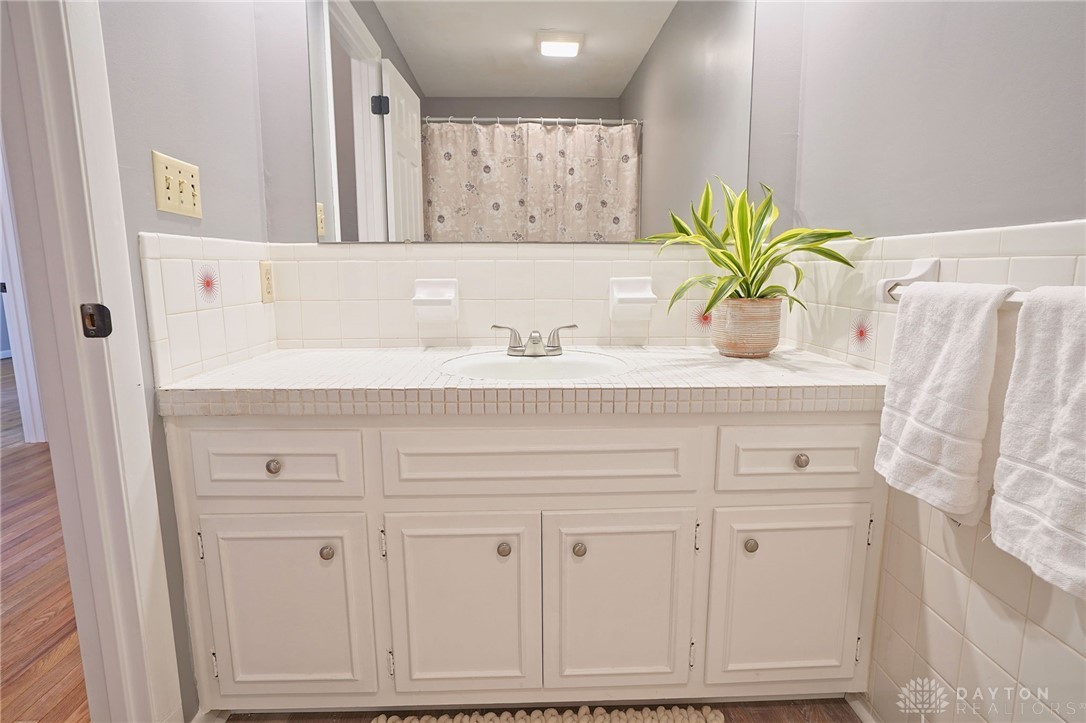 7670 Bigger Road Centerville, OH 45459 - Photo 24 of 41 hall full bathroom