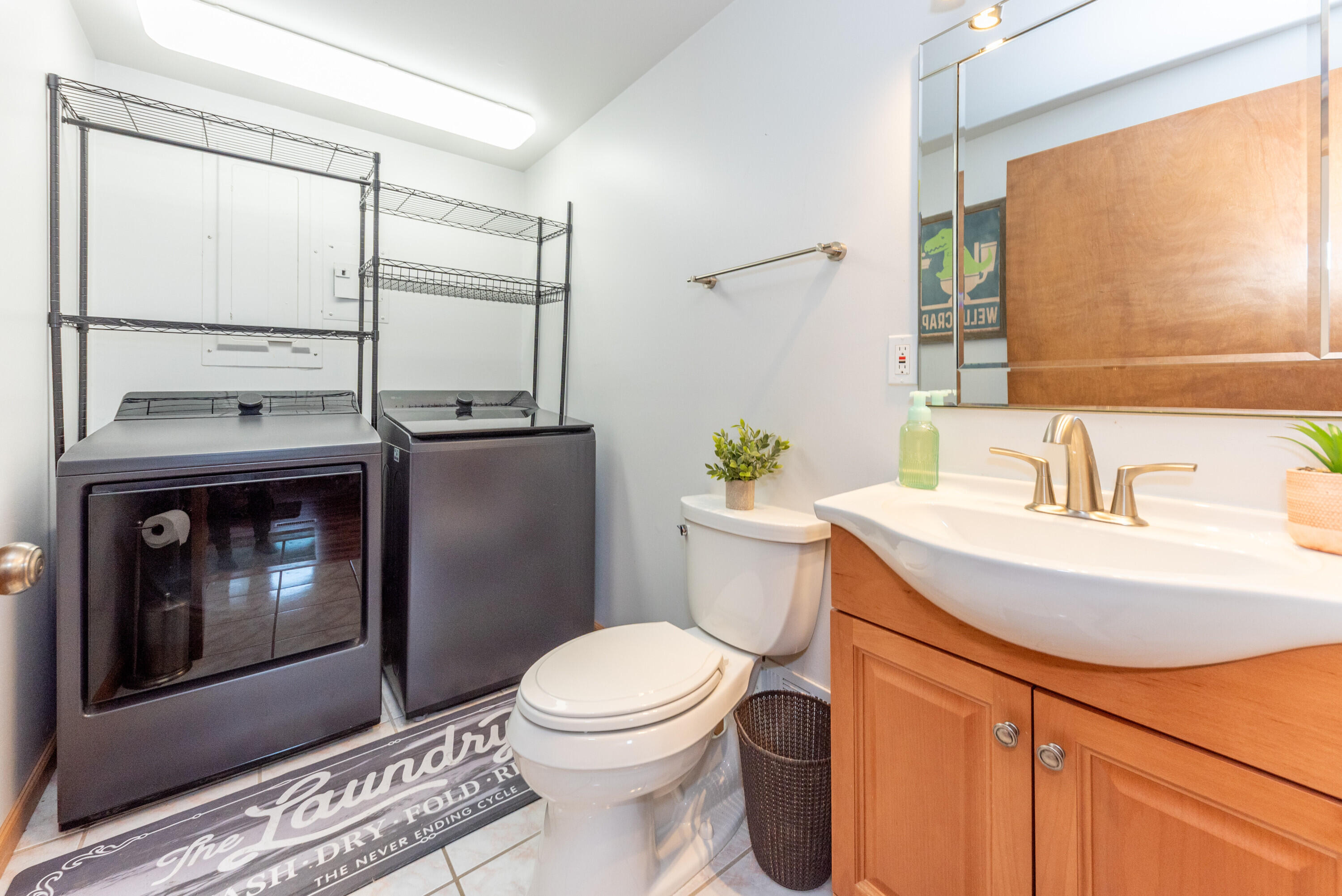 8655 Joeys Drive Pinckney, MI 48169 - Photo 20 of 66 19a Laundry