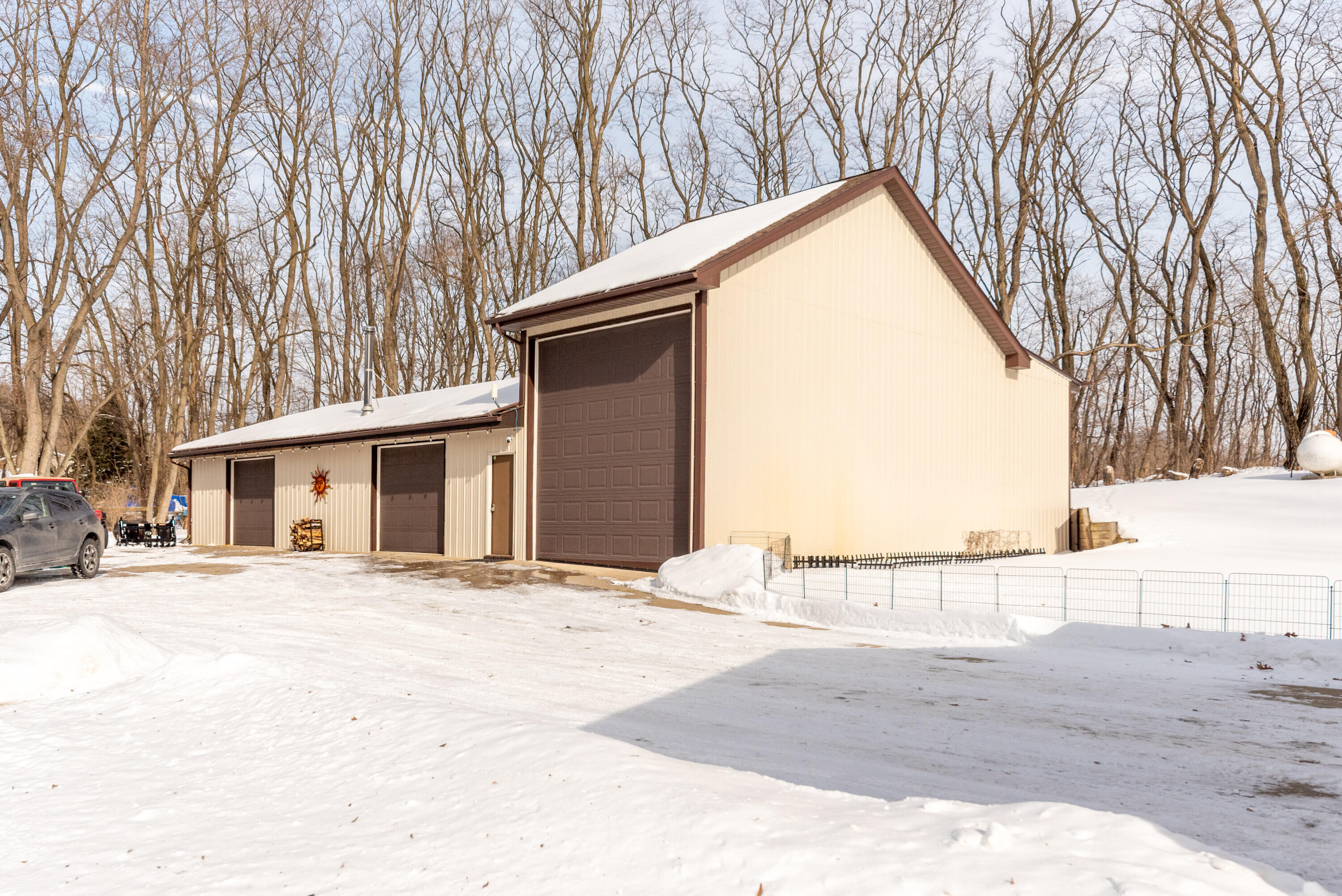 8655 Joeys Drive Pinckney, MI 48169 - Photo 40 of 66 38a Barn corner