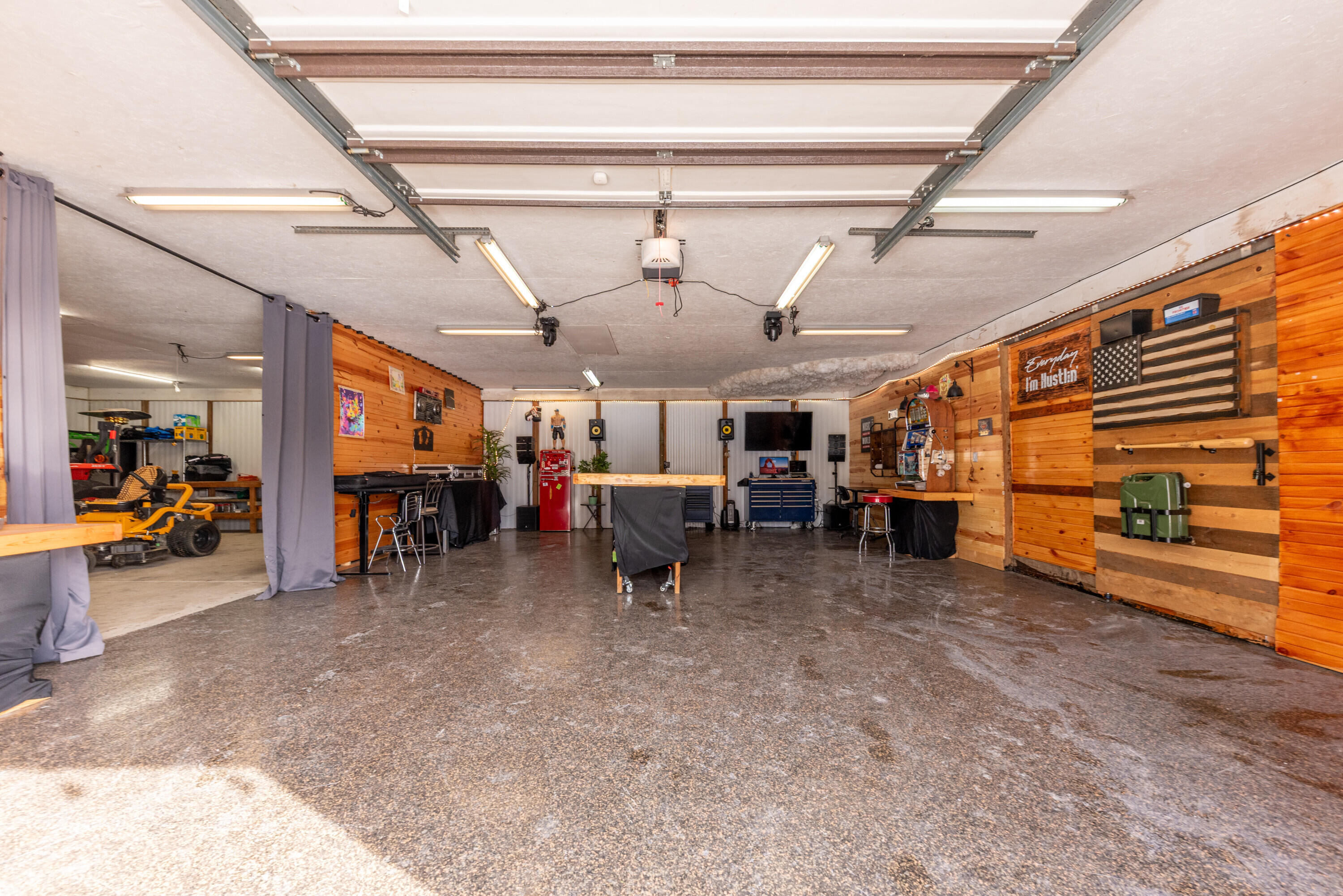 8655 Joeys Drive Pinckney, MI 48169 - Photo 41 of 66 39 Barn party room 1