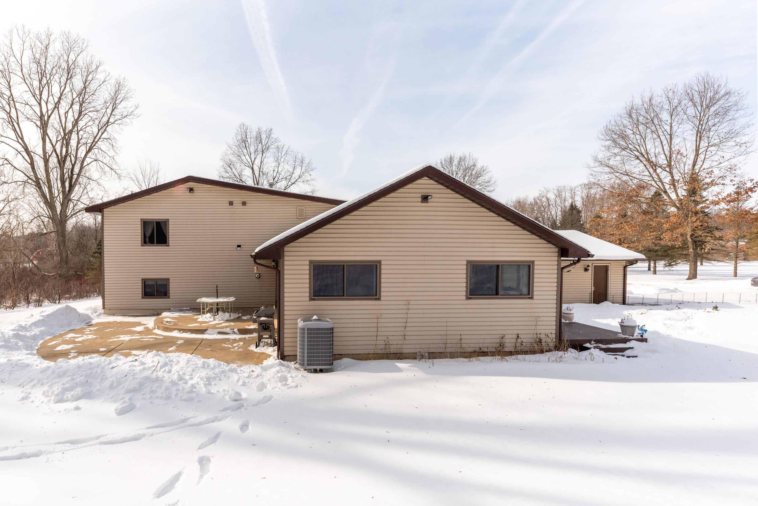 8655 Joeys Drive Pinckney, MI 48169 - Photo 52 of 66 Back view