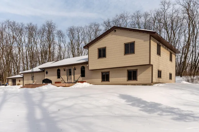 $659,000 | 8655 Joeys Drive, Pinckney, MI 48169
