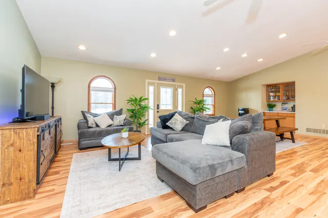 $659,000 | 8655 Joeys Drive, Pinckney, MI 48169