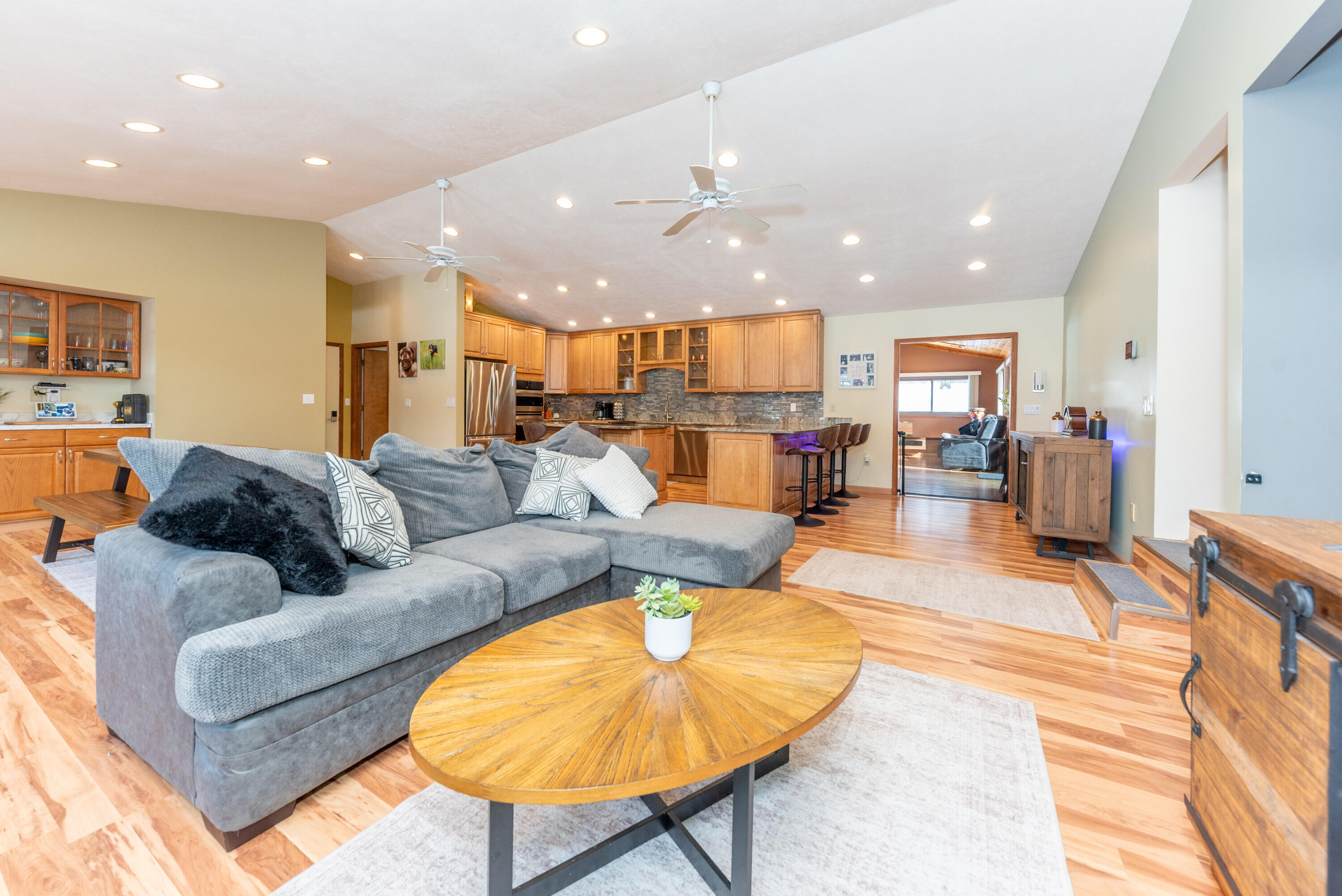 8655 Joeys Drive Pinckney, MI 48169 - Photo 7 of 66 07 Front room 3