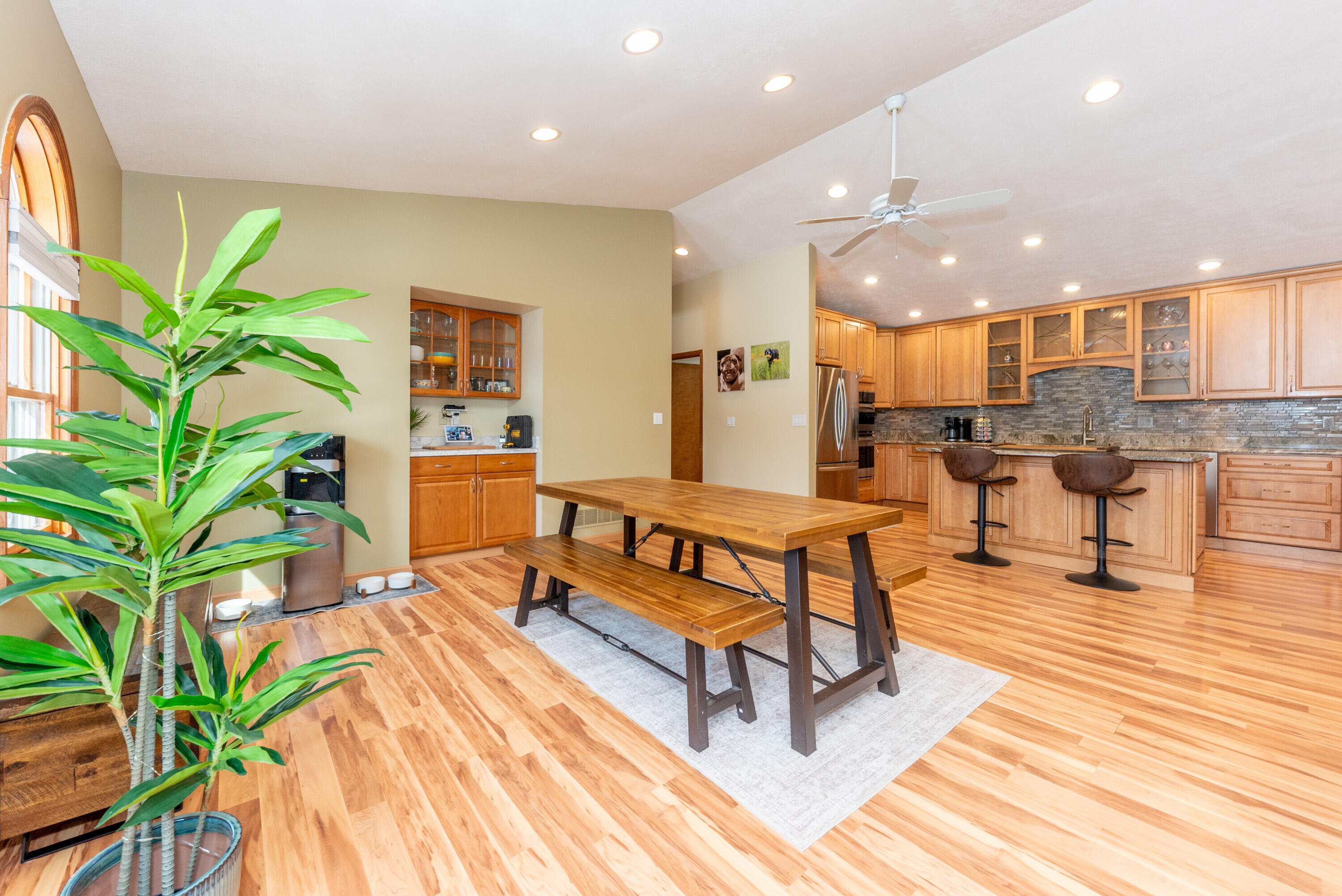 8655 Joeys Drive Pinckney, MI 48169 - Photo 8 of 66 08 Front room 4