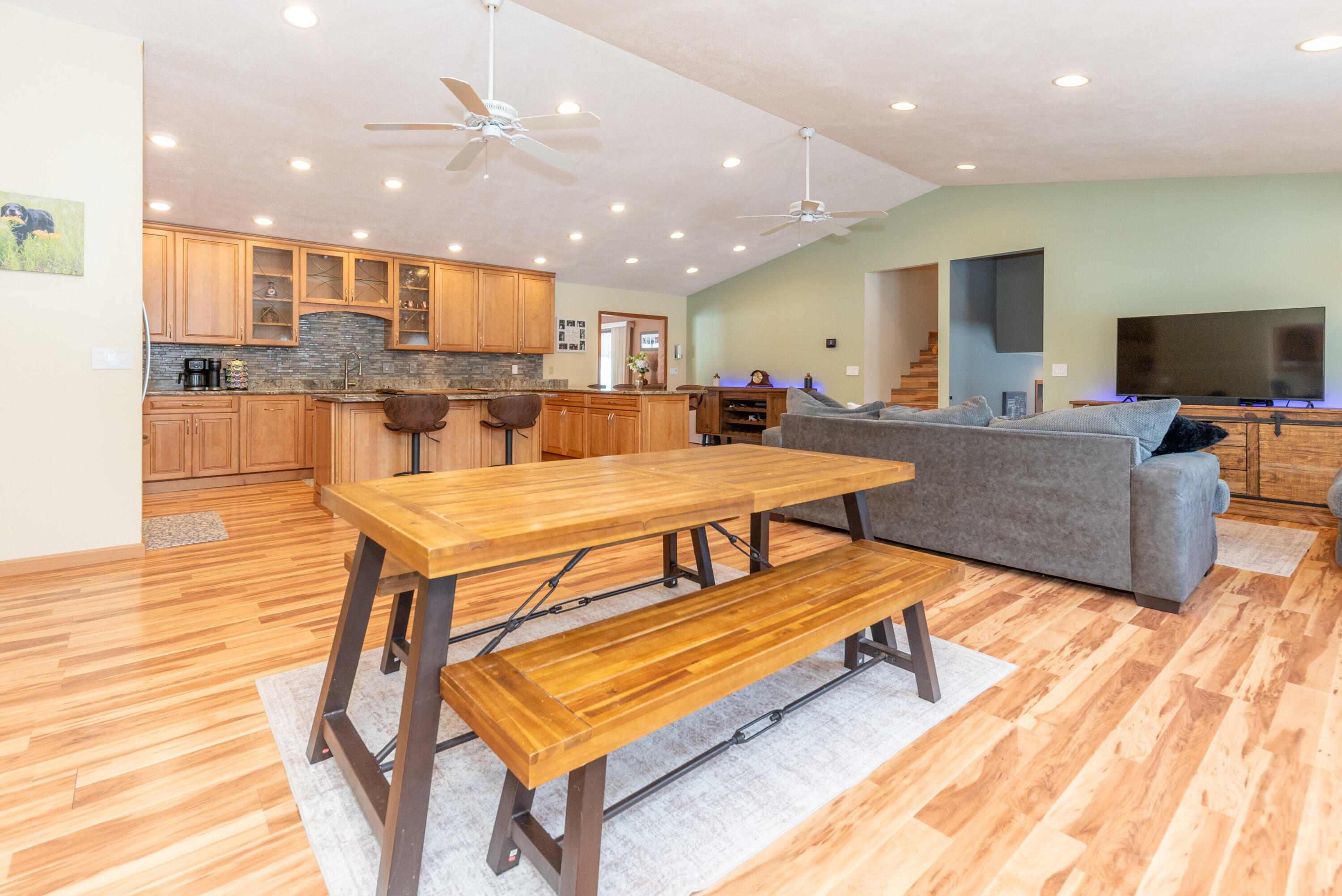 8655 Joeys Drive Pinckney, MI 48169 - Photo 9 of 66 09 Front room 5