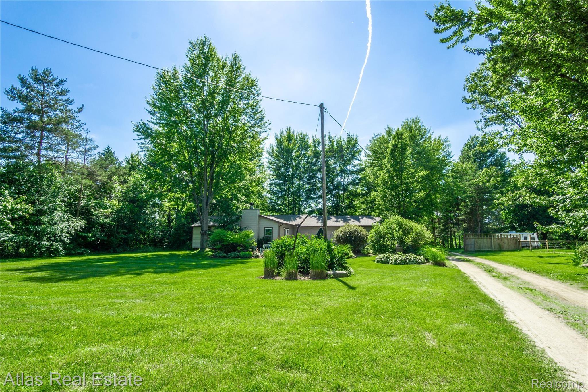5087 Walker Road Davison, MI 48423 - Photo 14 of 36 Exteriors (14 of 21).jpg