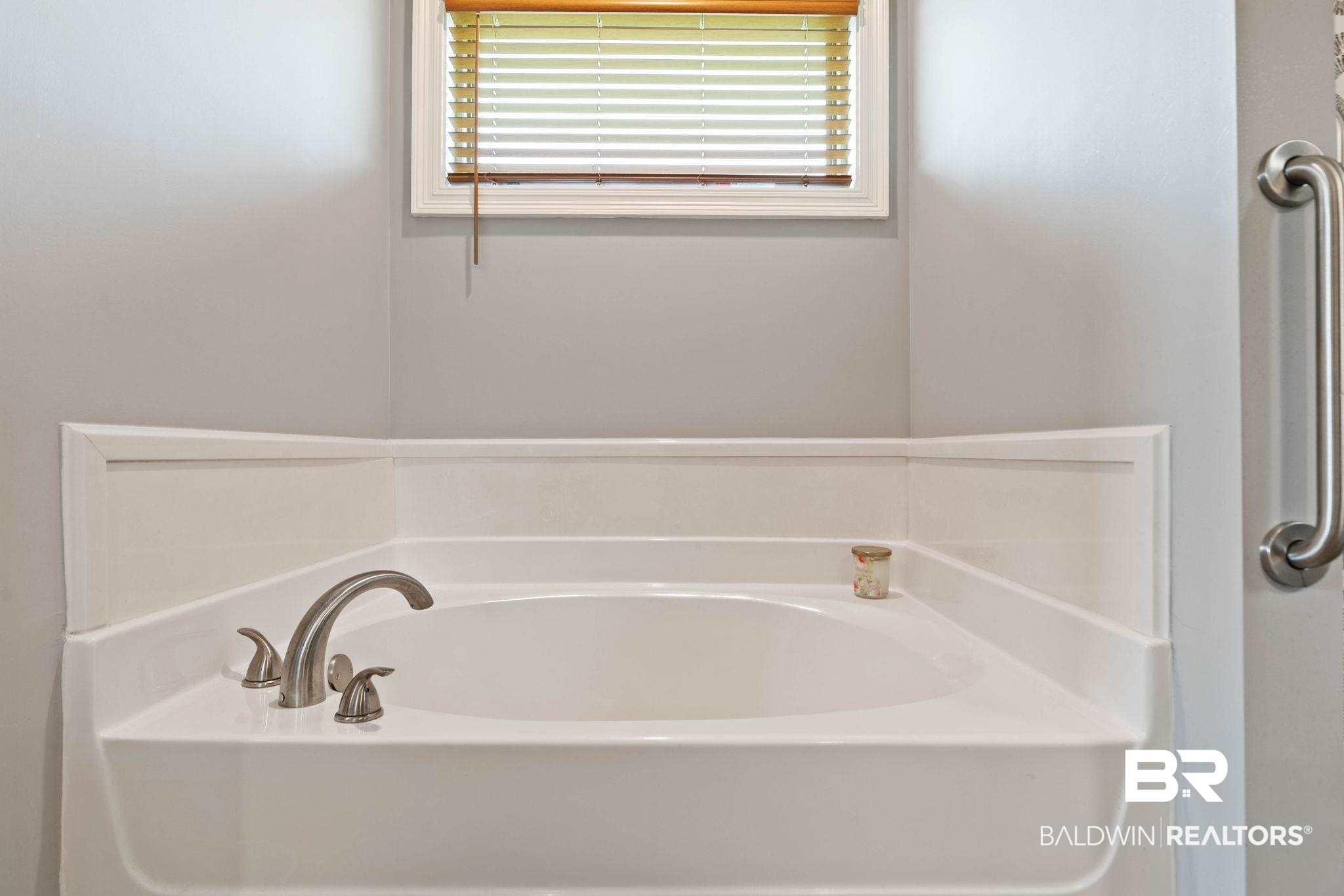 9388 Pembrook Loop Fairhope, AL 36532 - Photo 36 of 53 Bathroom featuring a bath