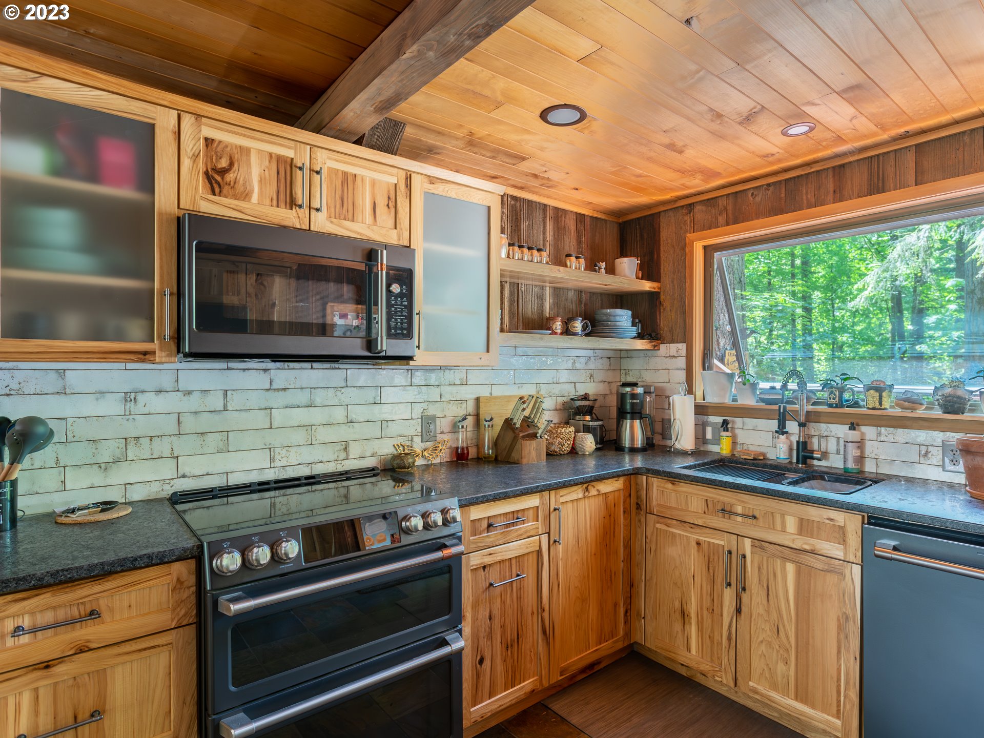 18240 Northwest Collins Road North Plains, OR 97133 - Photo 3 of 48 Kitchen