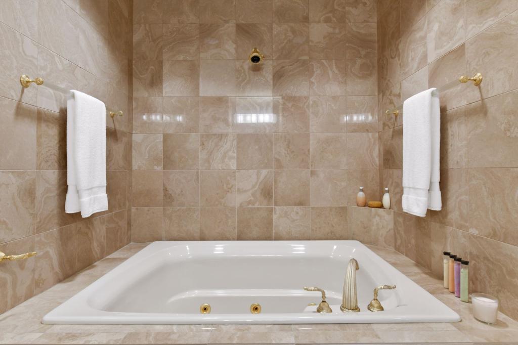 3340 Hill Lane Deephaven, MN 55391 - Photo 30 of 100