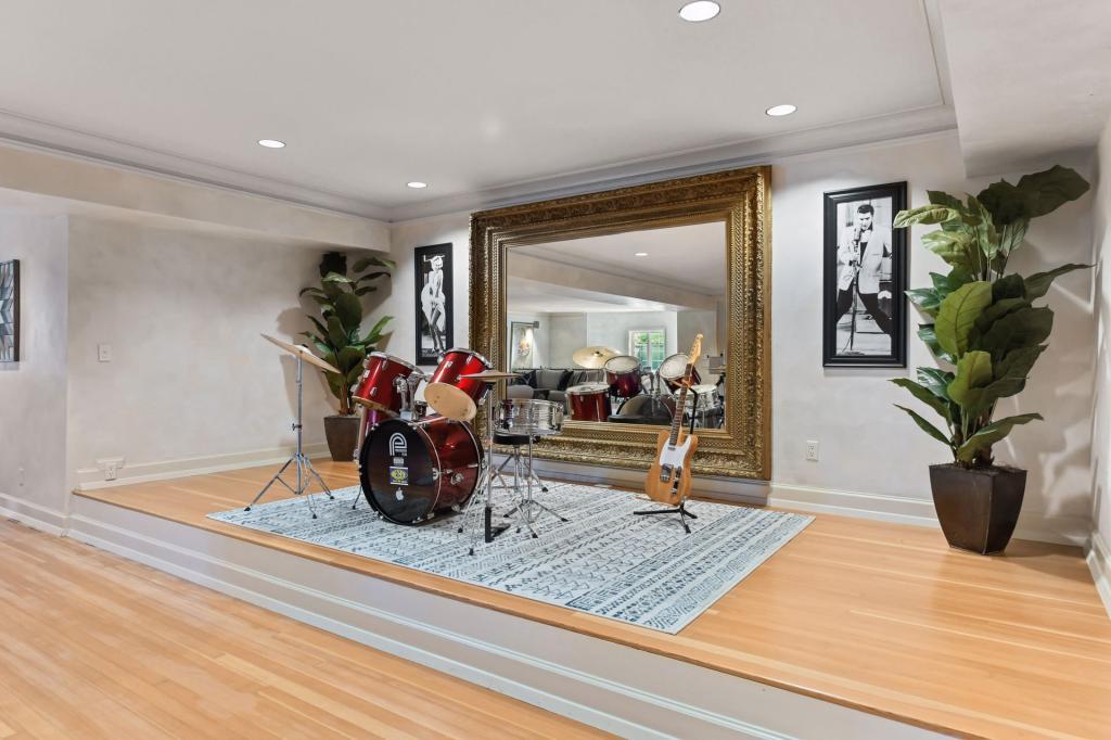 3340 Hill Lane Deephaven, MN 55391 - Photo 77 of 100